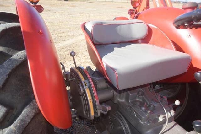 Image of Massey Ferguson 135 equipment image 4