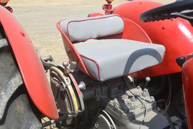 Image of Massey Ferguson 135 equipment image 4