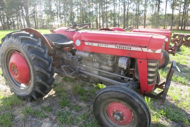 Image of Massey Ferguson 135 equipment image 4