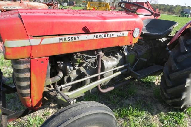 Image of Massey Ferguson 135 equipment image 2