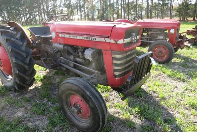 Image of Massey Ferguson 135 equipment image 3