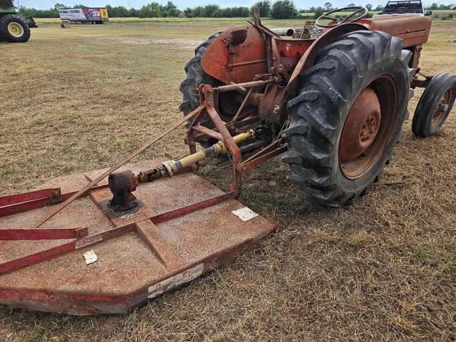 Image of Massey Ferguson 135 equipment image 4