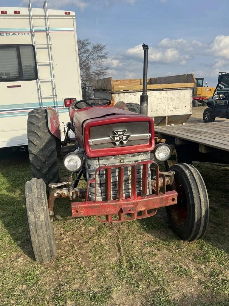 Massey Ferguson 135 Equipment Image0