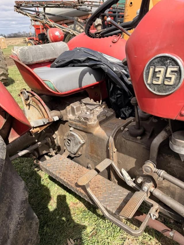 Image of Massey Ferguson 135 equipment image 2