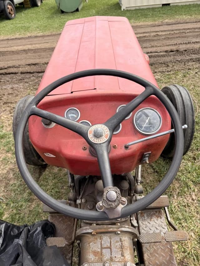 Image of Massey Ferguson 135 equipment image 4