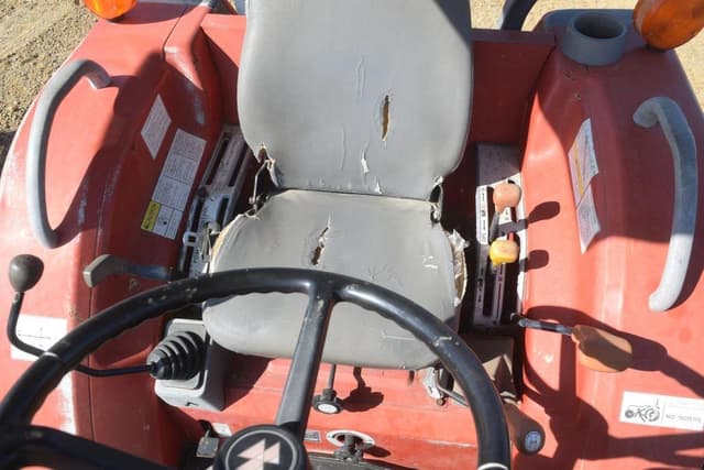 Image of Massey Ferguson 1533 equipment image 4