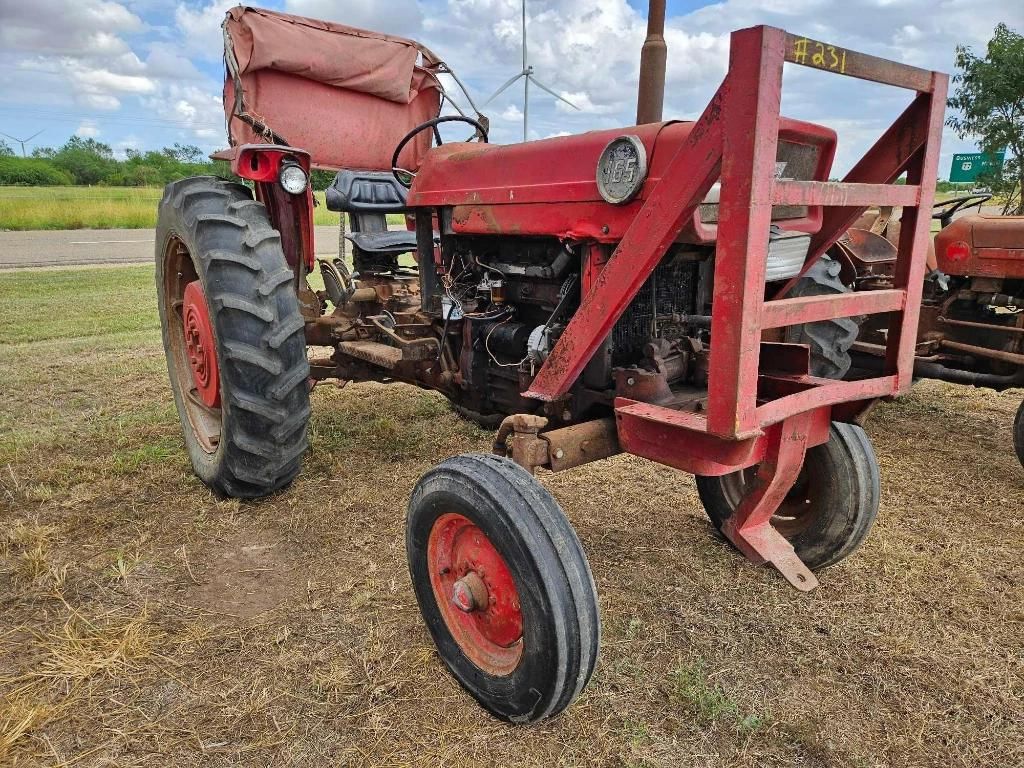 Massey Ferguson 165 Equipment Image0