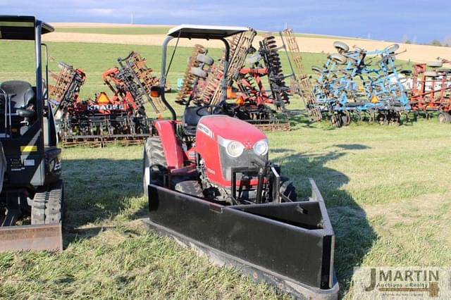 Image of Massey Ferguson 1734E equipment image 1