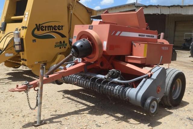 Image of Massey Ferguson 1839 equipment image 3