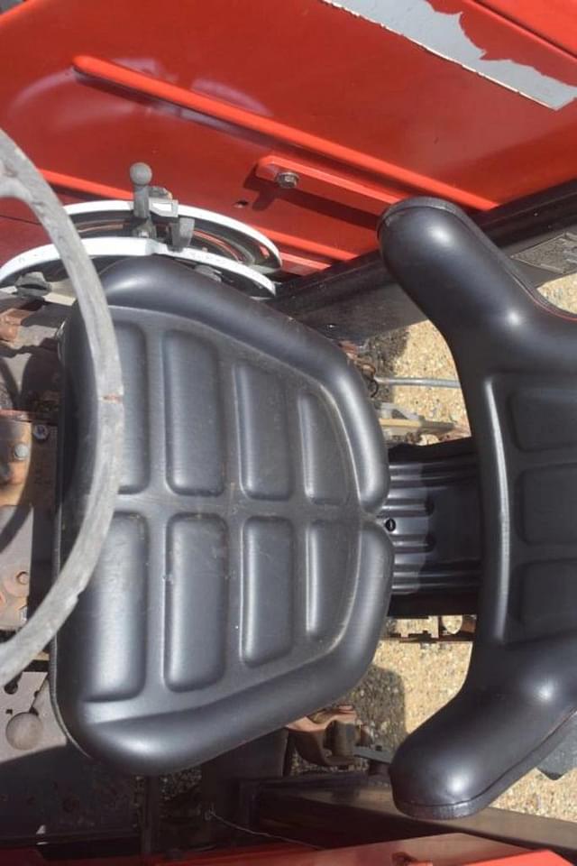 Image of Massey Ferguson 231 equipment image 4