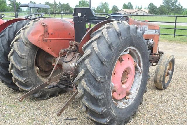 Image of Massey Ferguson 245 equipment image 2
