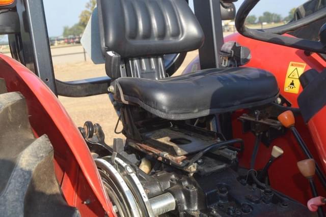 Image of Massey Ferguson 2605 equipment image 4