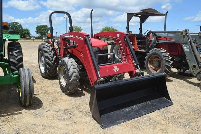 Image of Massey Ferguson 2605 equipment image 3