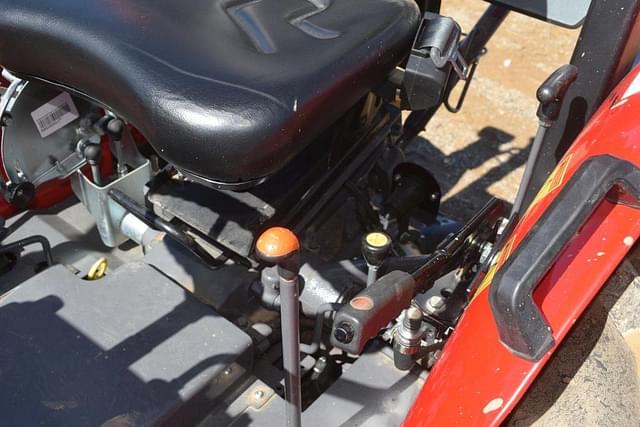 Image of Massey Ferguson 2606H equipment image 4