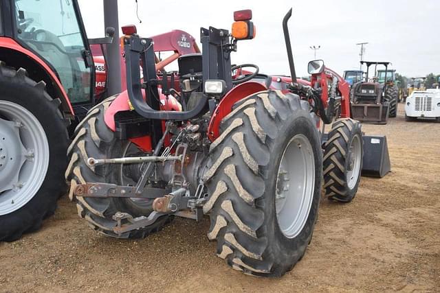 Image of Massey Ferguson 2607H equipment image 2