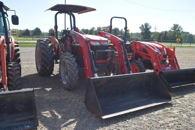 Image of Massey Ferguson 2607H equipment image 3