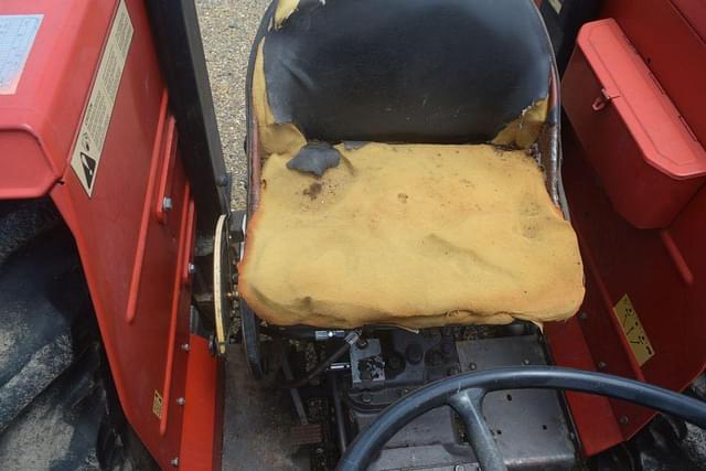 Image of Massey Ferguson 261 equipment image 4