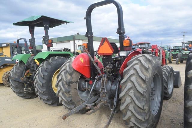 Image of Massey Ferguson 2635 equipment image 2
