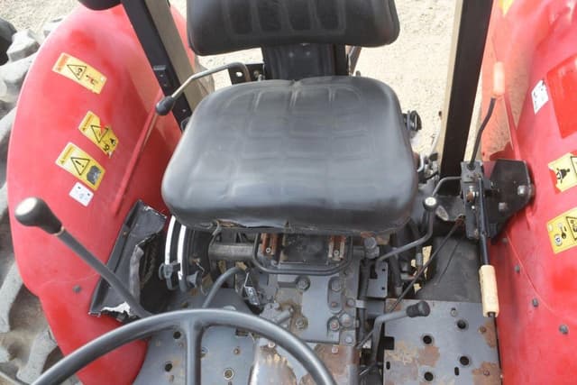 Image of Massey Ferguson 2635 equipment image 4