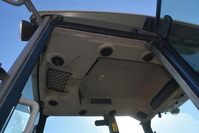 Image of Massey Ferguson 4607M equipment image 4