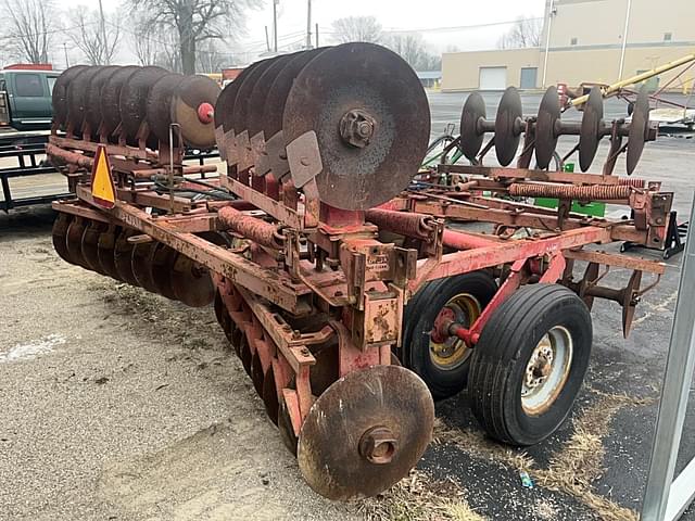 Image of Massey Ferguson 520 equipment image 4