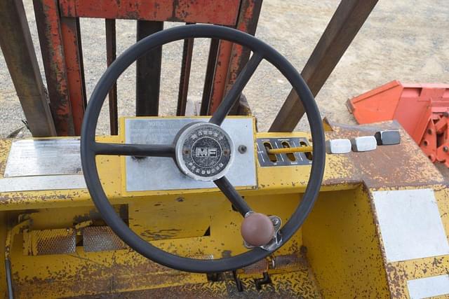 Image of Massey Ferguson H30 equipment image 4