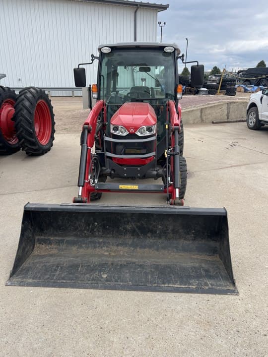 Image of Massey Ferguson 1835M equipment image 2