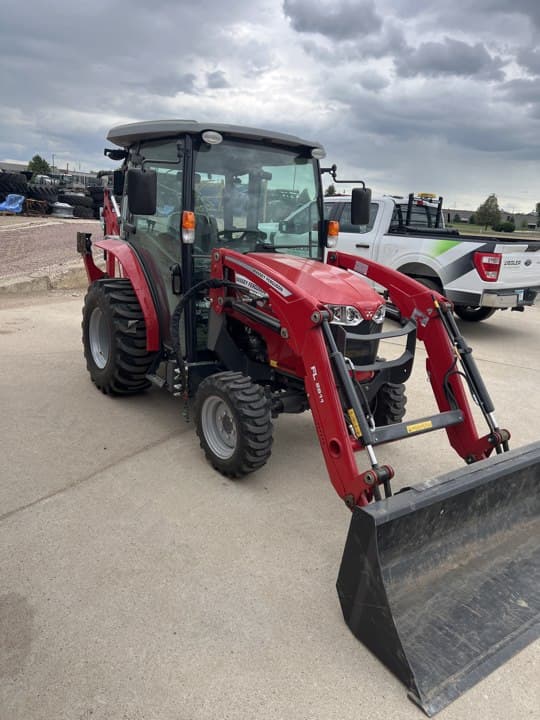 Image of Massey Ferguson 1835M equipment image 1