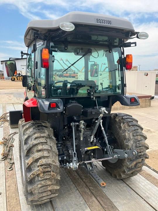 Image of Massey Ferguson 1835M equipment image 4