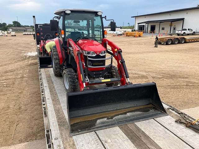 Image of Massey Ferguson 1835M equipment image 2