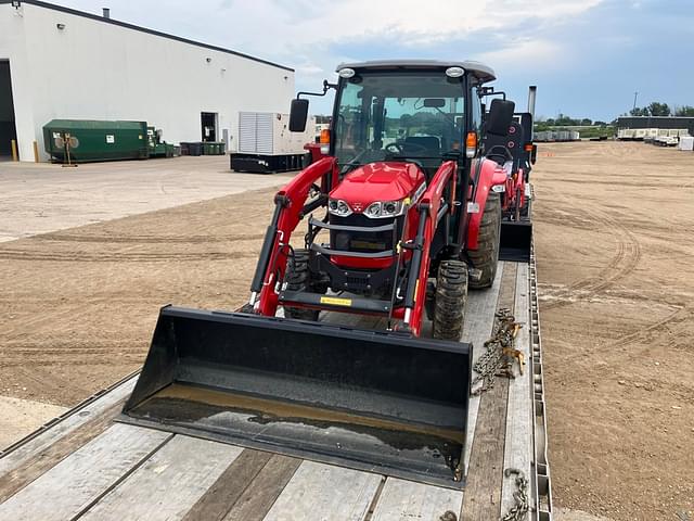 Image of Massey Ferguson 1835M equipment image 3