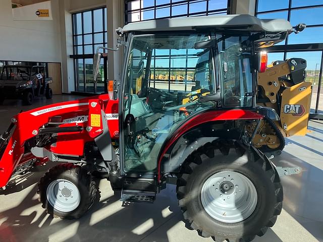 Image of Massey Ferguson 1840M equipment image 1