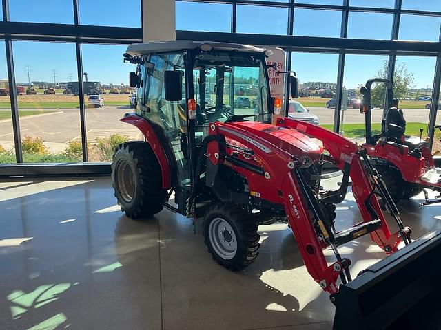 Image of Massey Ferguson 1840M equipment image 4