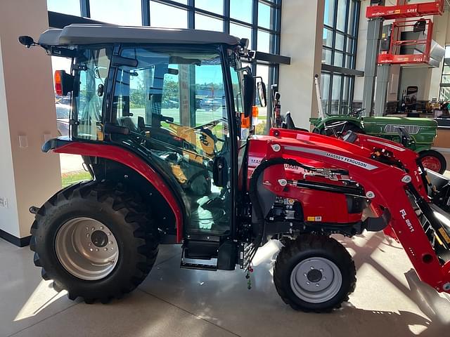 Image of Massey Ferguson 1840M equipment image 3