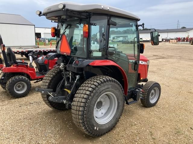Image of Massey Ferguson 1840M equipment image 2