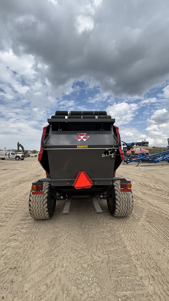 Image of Massey Ferguson RB4160V equipment image 4