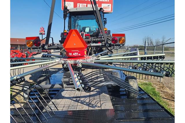 Image of Massey Ferguson 4707 equipment image 3