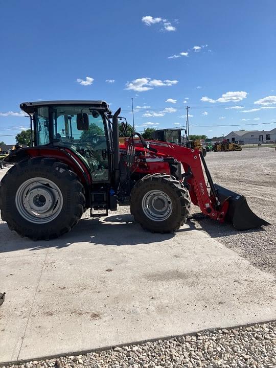 Image of Massey Ferguson 5711D equipment image 4