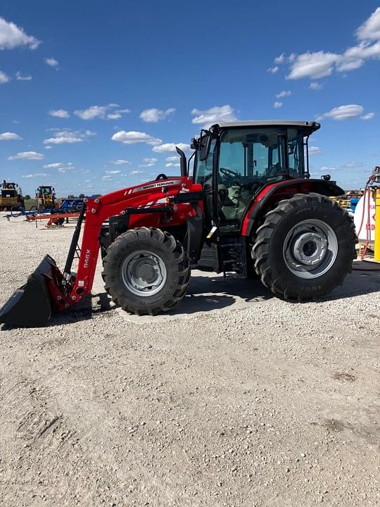 Image of Massey Ferguson 5711D equipment image 1