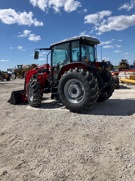 Image of Massey Ferguson 5711D equipment image 2