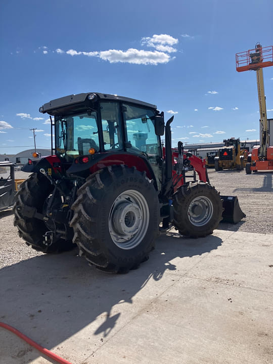 Image of Massey Ferguson 5711D equipment image 3