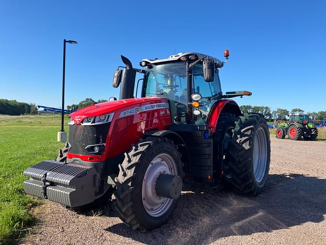 Image of Massey Ferguson 8740S equipment image 1