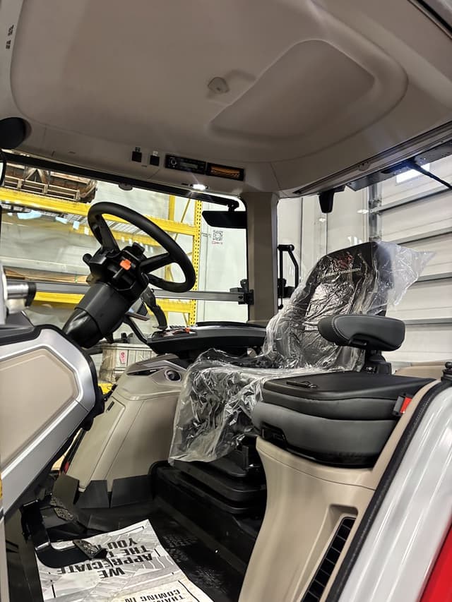 Image of Massey Ferguson 9S.425 equipment image 4