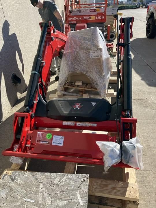 Image of Massey Ferguson FL4124 equipment image 1