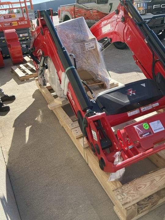 Image of Massey Ferguson FL4124 equipment image 2