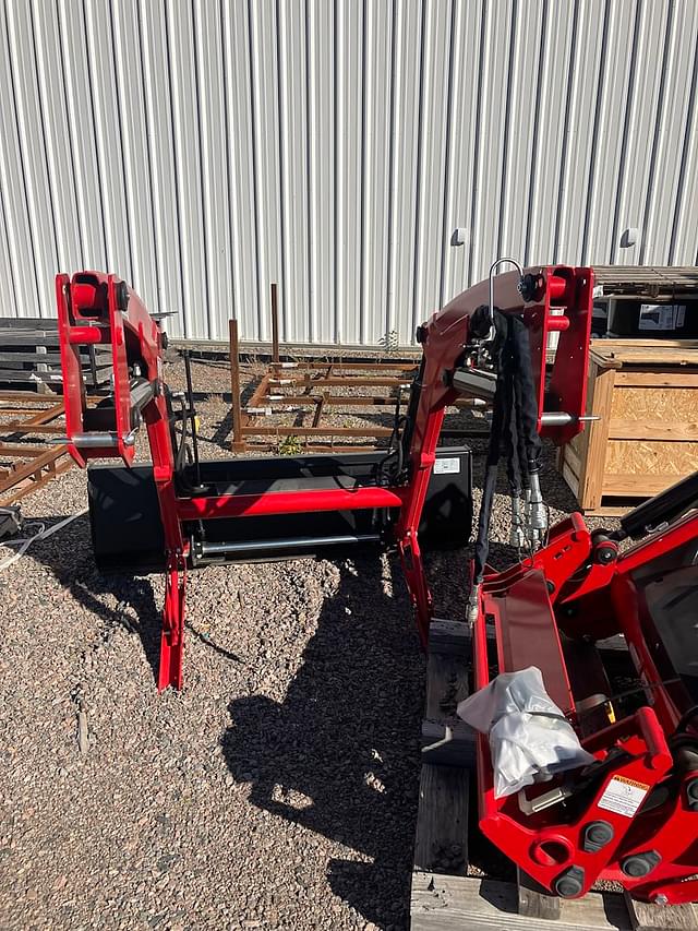 Image of Massey Ferguson FLX2815 equipment image 2