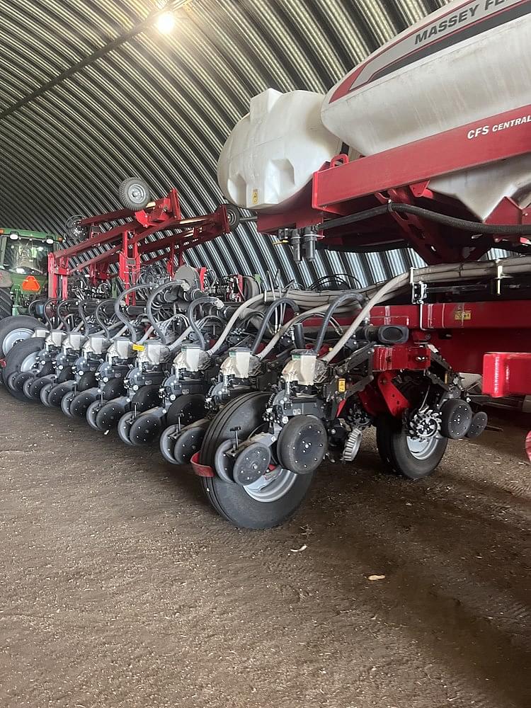 Image of Massey Ferguson MFVF2430 Image 0