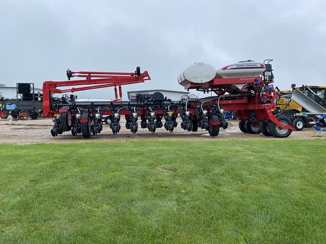 Image of Massey Ferguson MFVF2430 equipment image 2