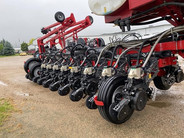 Image of Massey Ferguson MFVF2430 equipment image 3
