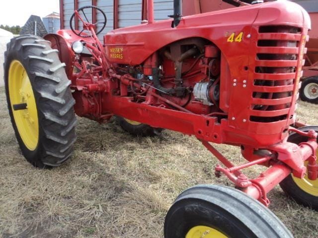 Massey-Harris 44 Equipment Image0